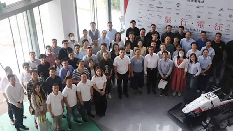 UnionTech_3D_Printing_and_other_sponsors_took_a_photo_with_the_new_DRe21_car.png.webp UnionTech_3D_Printing_and_other_sponsors_took_a_photo_with_the_new_DRe21_car.png.webp